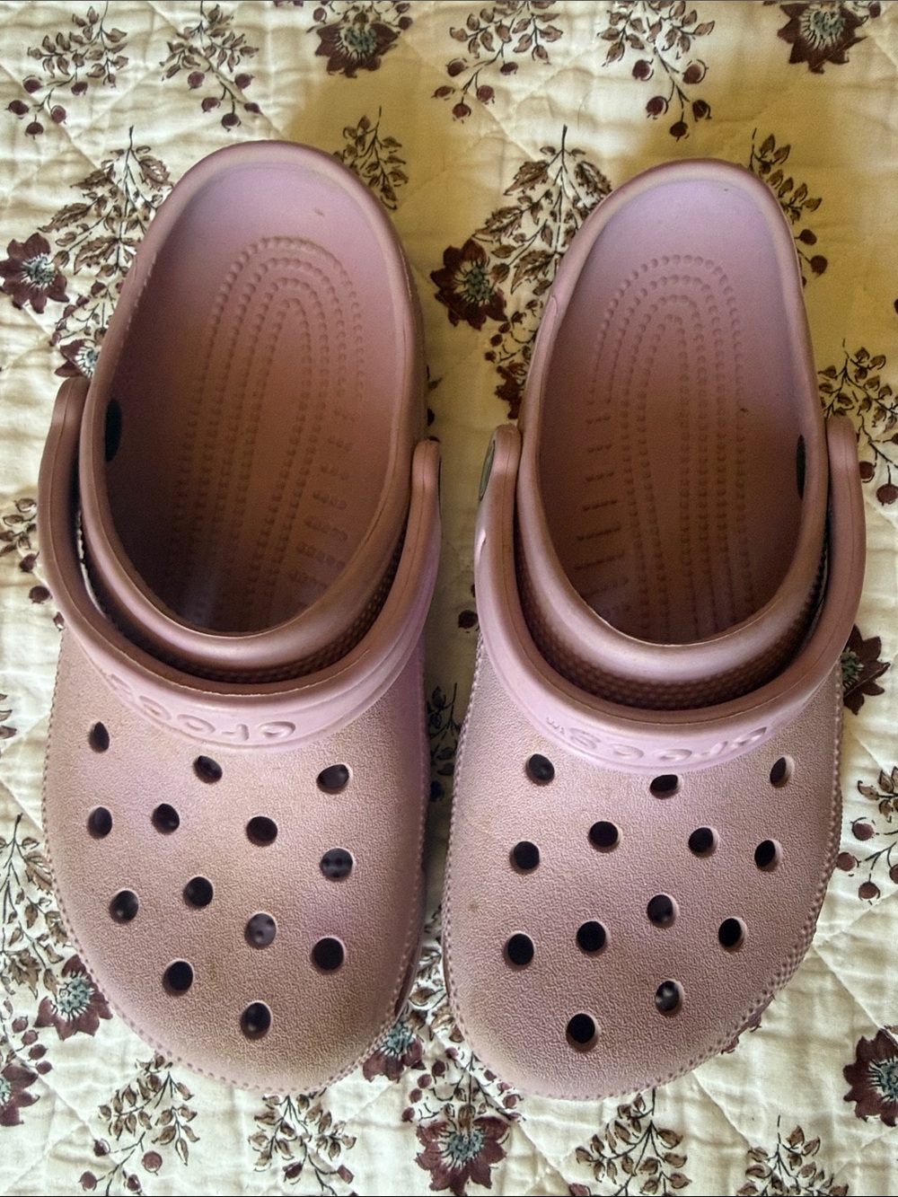 CROCS  Classic Clog in Light Mauve Pink
